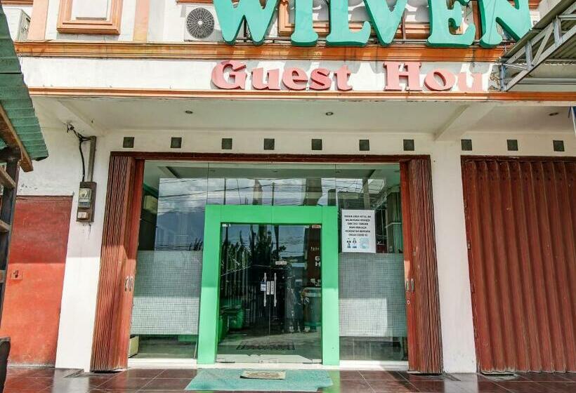 فندق Reddoorz At Jalan Emmy Saelan Palu