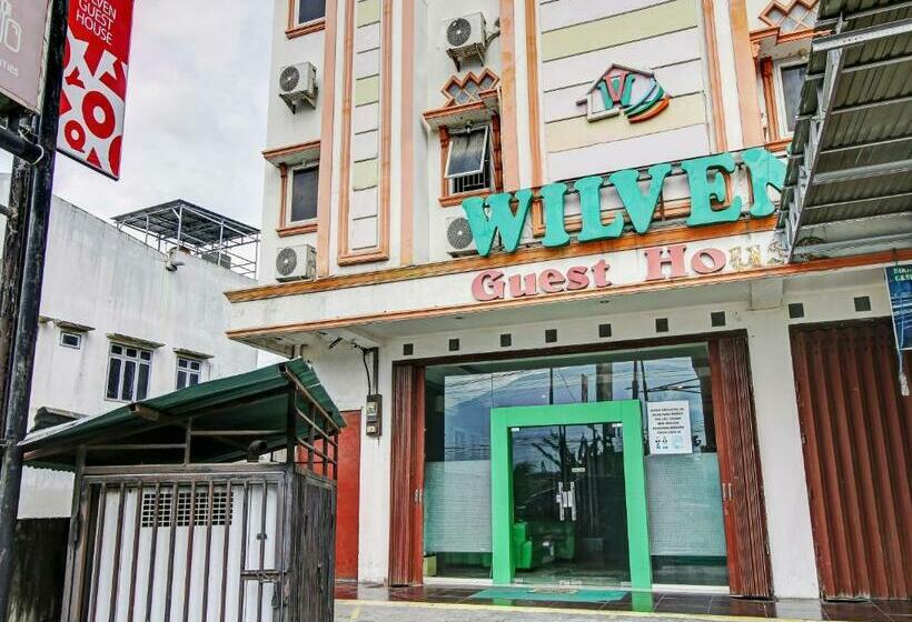 فندق Reddoorz At Jalan Emmy Saelan Palu