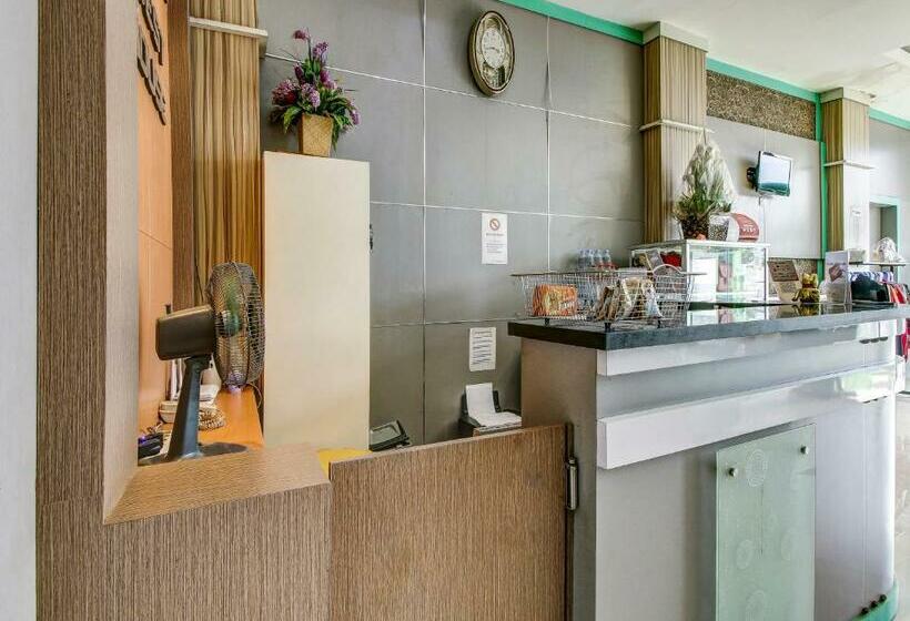 فندق Reddoorz At Jalan Emmy Saelan Palu