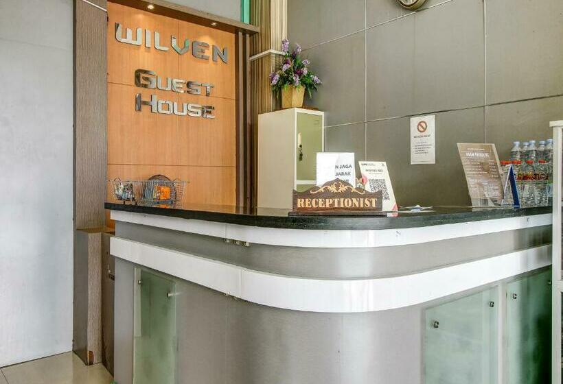 فندق Reddoorz At Jalan Emmy Saelan Palu