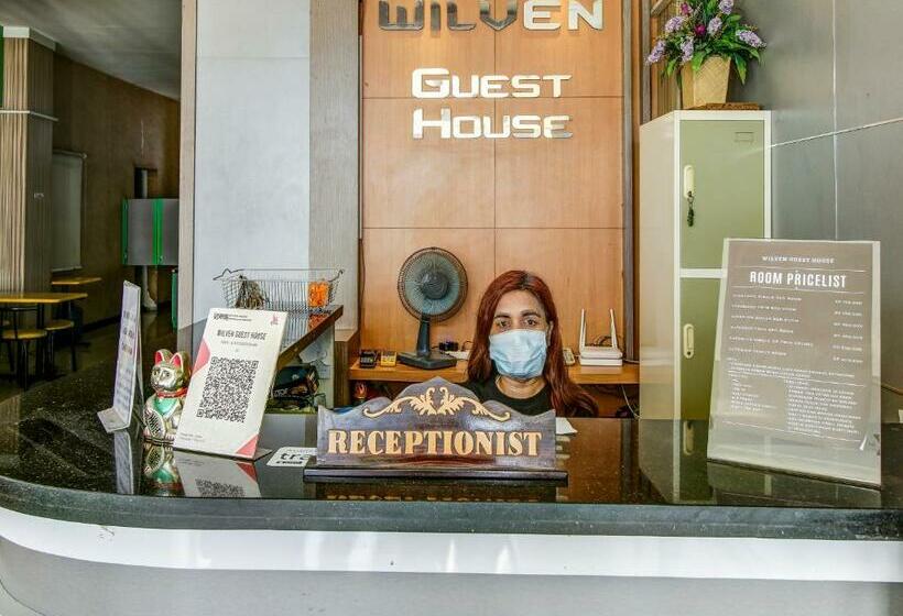 فندق Reddoorz At Jalan Emmy Saelan Palu