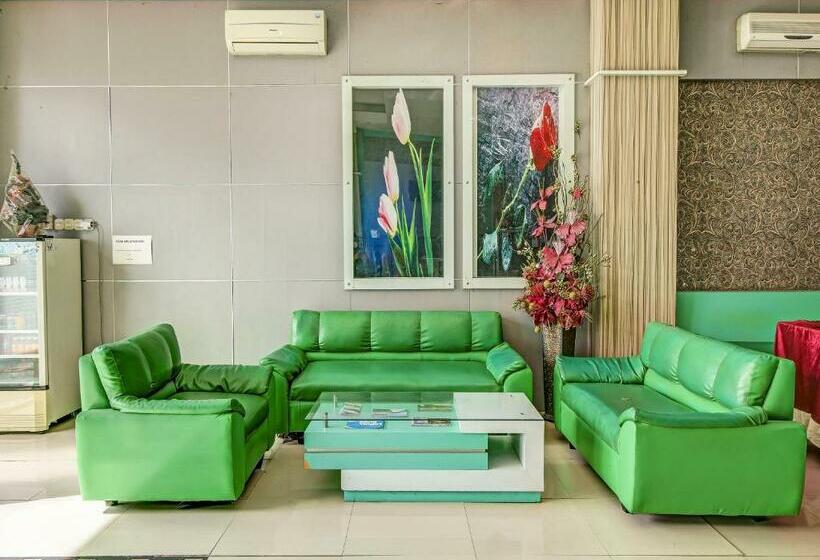 فندق Reddoorz At Jalan Emmy Saelan Palu