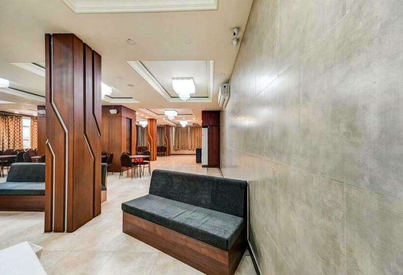 فندق Oyo Townhouse 768 Golden Town House