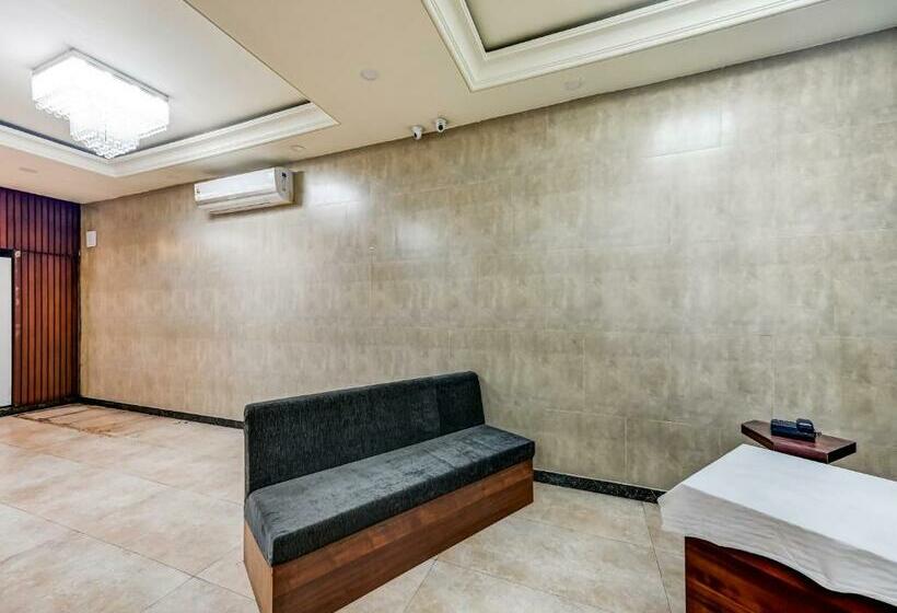 فندق Oyo Townhouse 768 Golden Town House