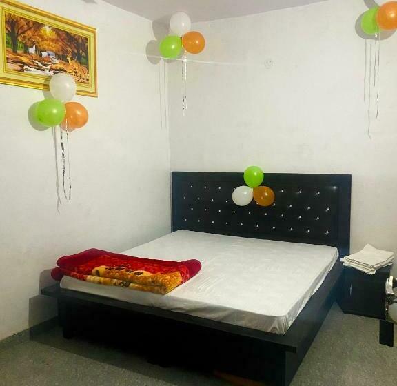 Отель Spot On Unique Guest House