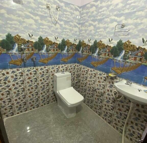 Отель Spot On Unique Guest House