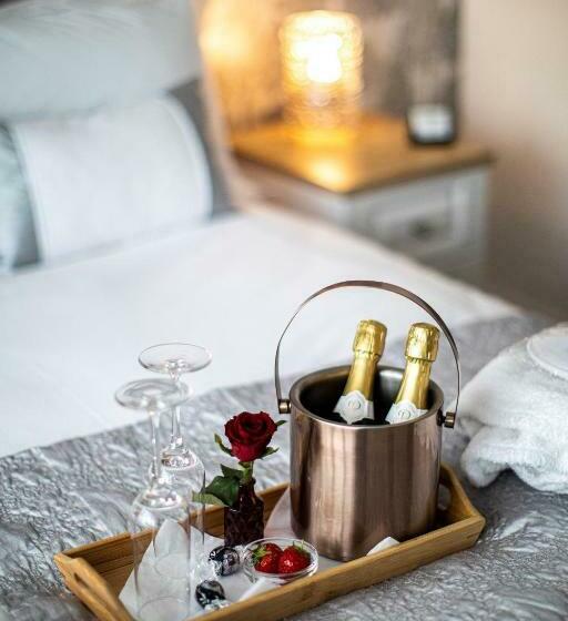 Keppel Gate B&b   Silver Birch Ensuite Room