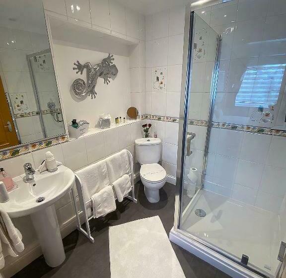 Keppel Gate B&b   Silver Birch Ensuite Room