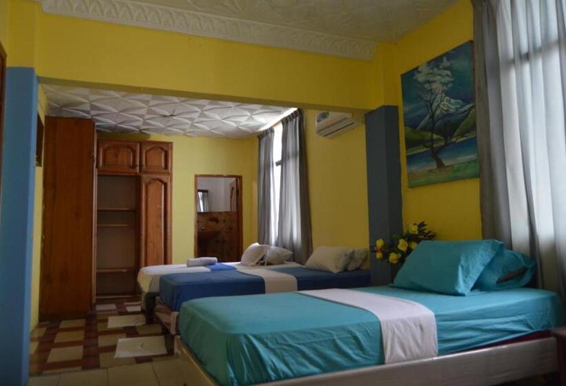 پانسیون Hostal El Naufrago 2