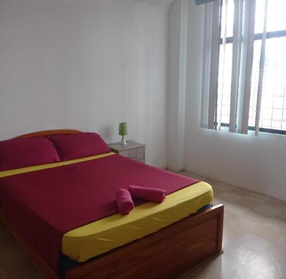 پانسیون Hostal El Naufrago 2