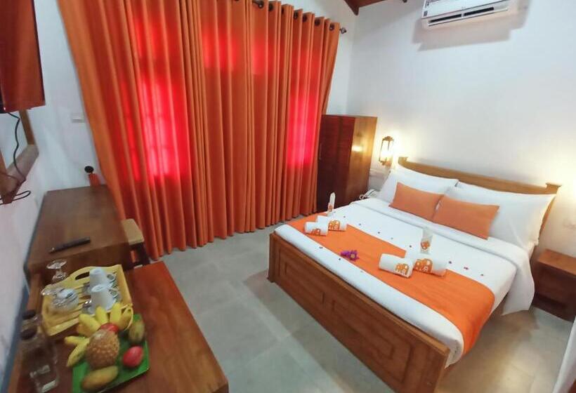 Пансион Three Elephant Holiday Inn