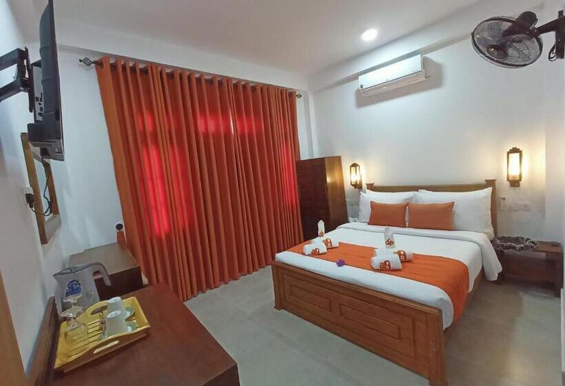 Пансион Three Elephant Holiday Inn