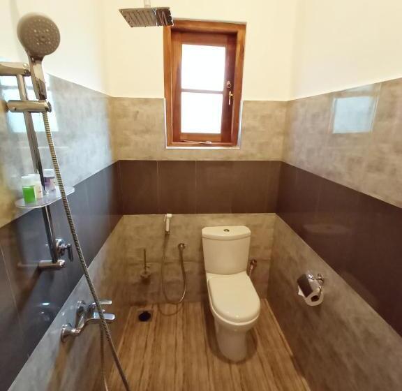 Пансион Three Elephant Holiday Inn