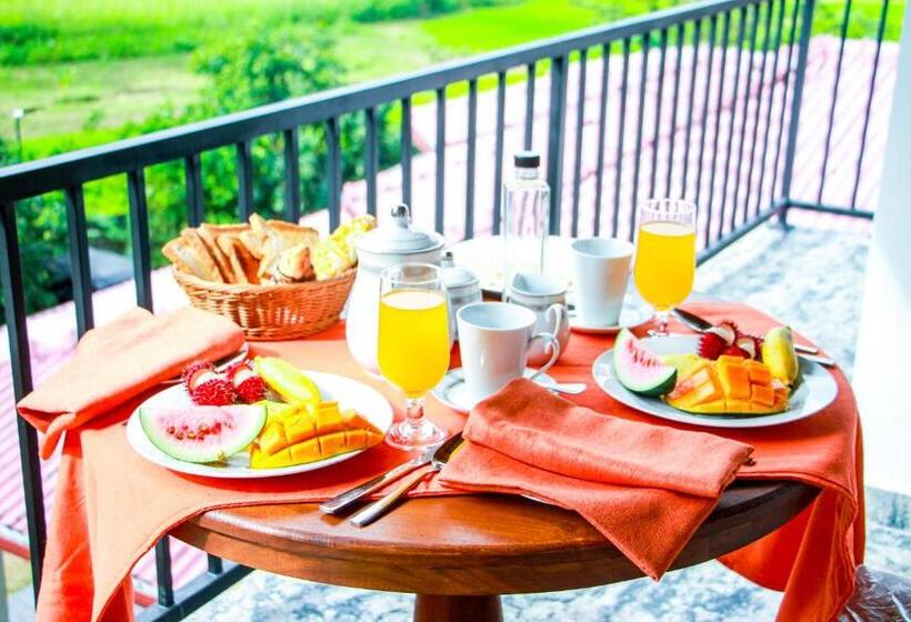 Пансион Three Elephant Holiday Inn