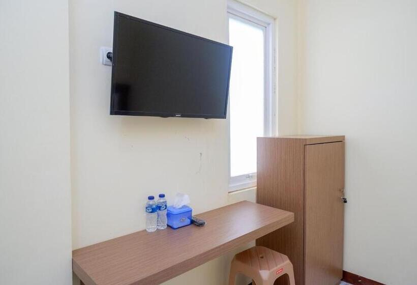 ユースホステル Reddoorz Near Tugu Muda Semarang