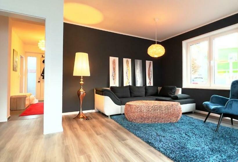 住宿加早餐  Großes City Ferienhaus Mit Terrasse, Grill Und Parkplatz F19