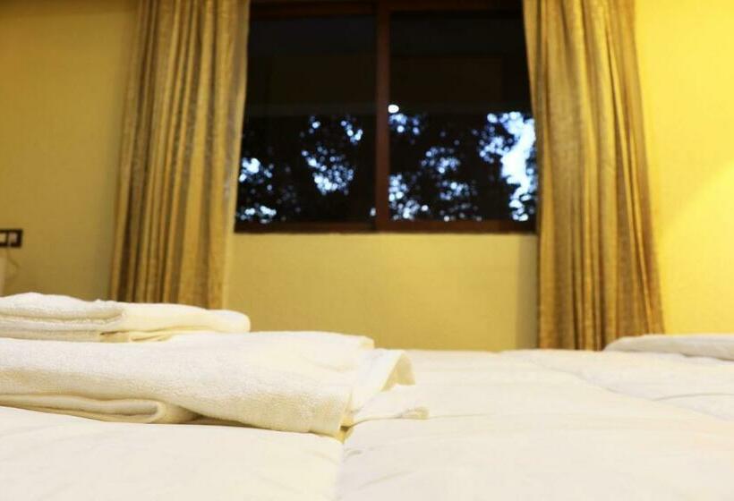 Bed and Breakfast Treebo Majestic Palms, 2 Km From Colva Beach