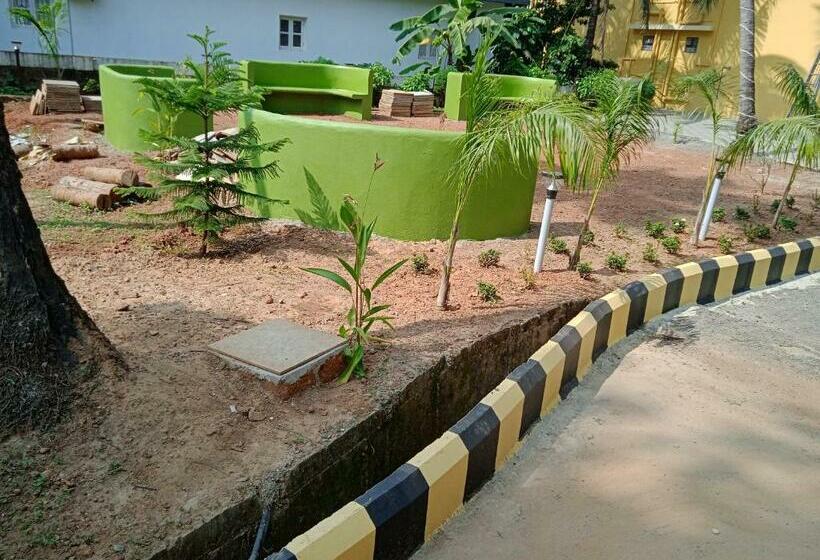 Bed and Breakfast Treebo Majestic Palms, 2 Km From Colva Beach