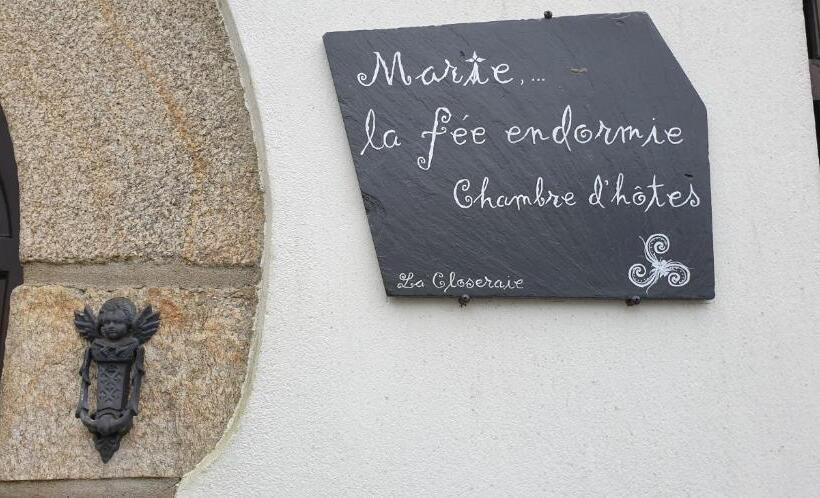 住宿加早餐  Marie La Fée Endormie,  Breizh Buffet  & Balnéo