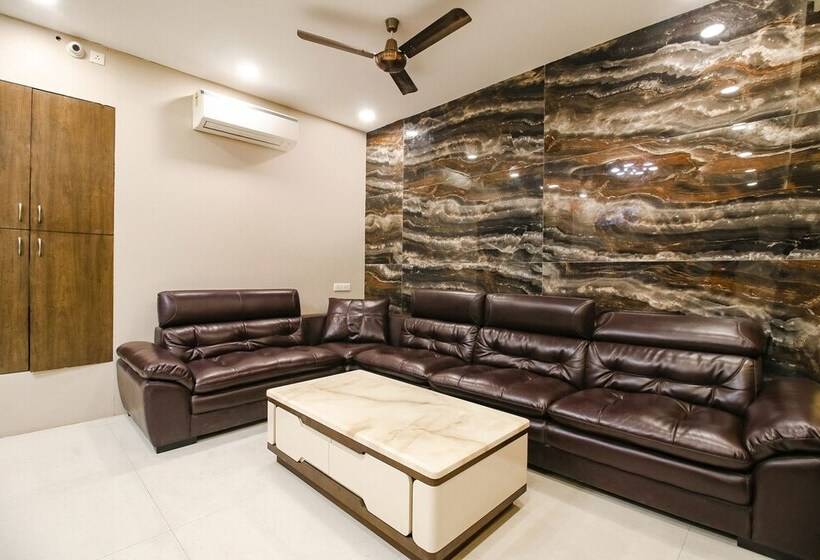 Fabhotel Divine Casa