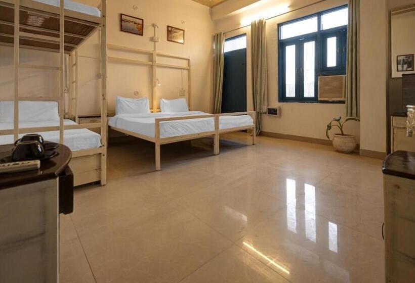 Hotel Collection O  Twilight Classic