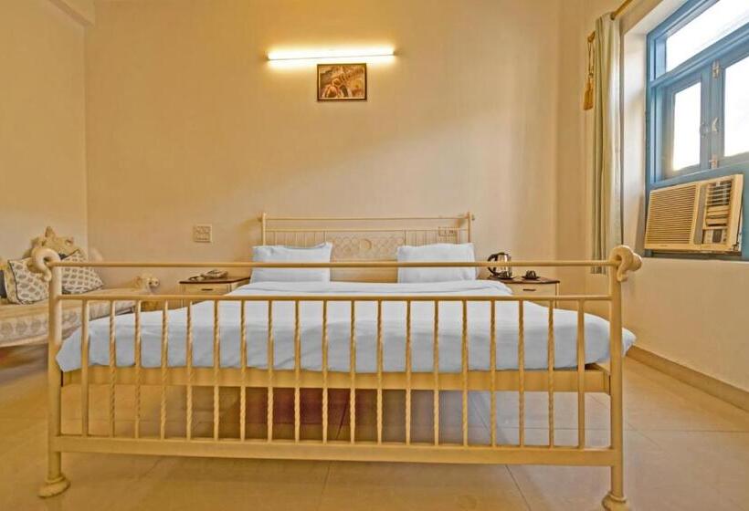 Hotel Collection O  Twilight Classic