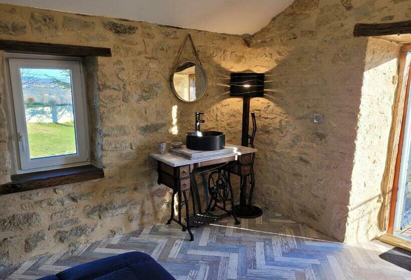 מלון כמוסות Cazelle