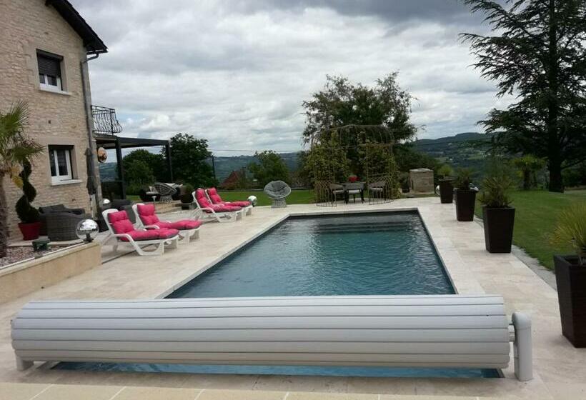 מלון כמוסות Cazelle