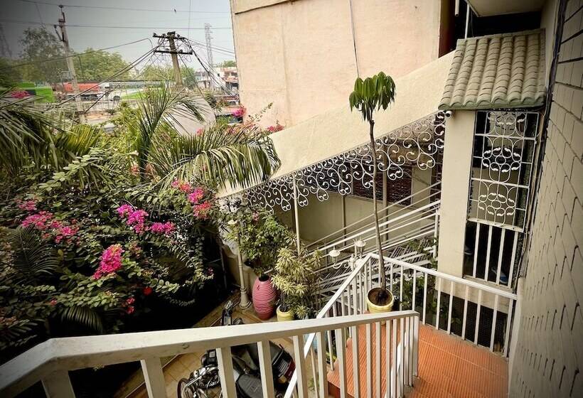 Отель Kakaku The Guest House