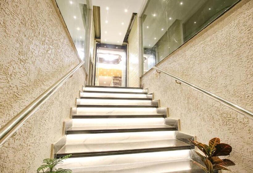 Fabhotel Divine Casa