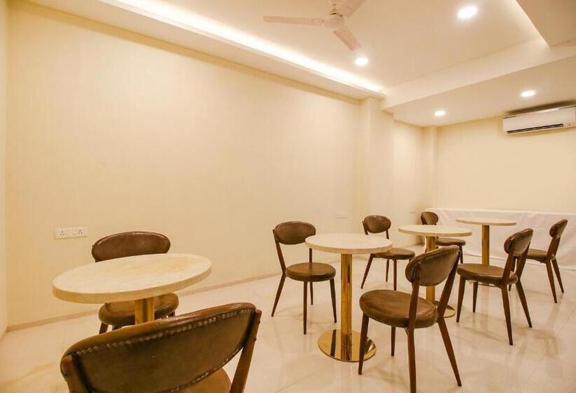 Fabhotel Divine Casa