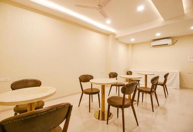 Fabhotel Divine Casa