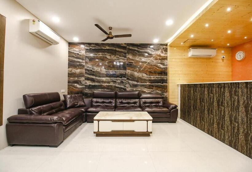 Fabhotel Divine Casa