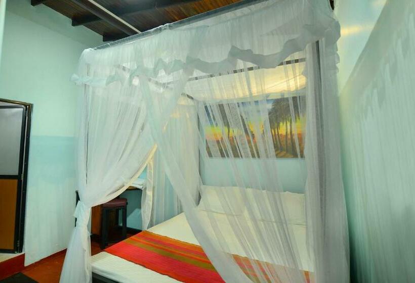 호텔 Palm Leaf Surf Cafe