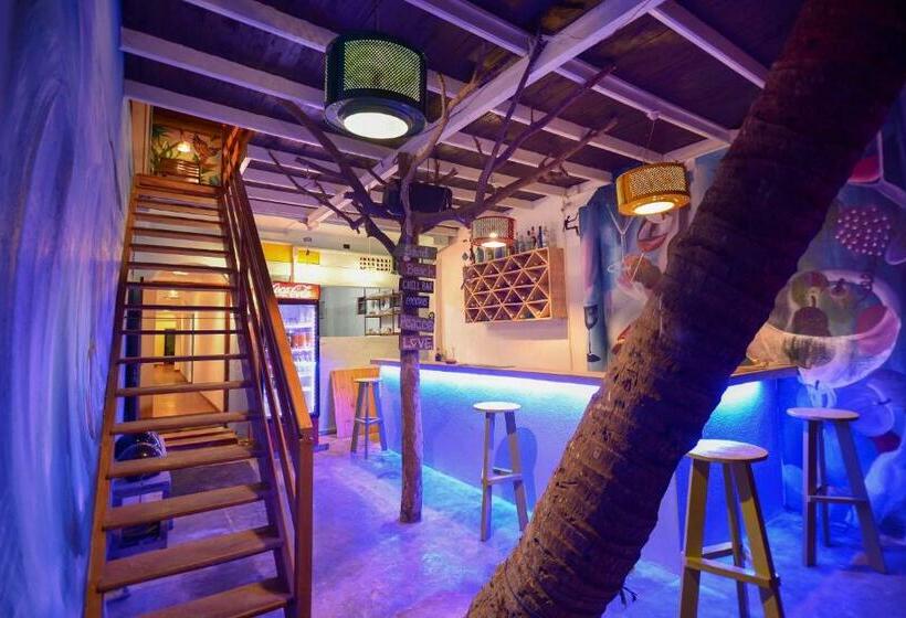 호텔 Palm Leaf Surf Cafe