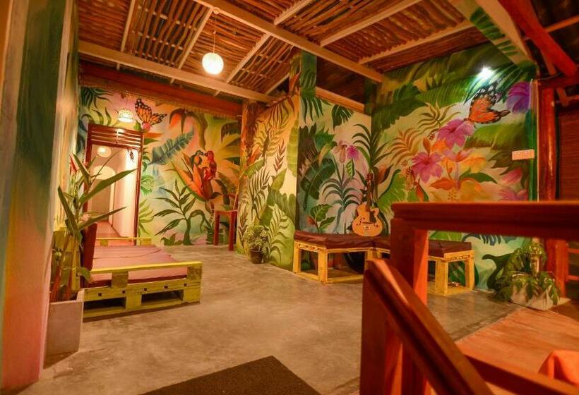 호텔 Palm Leaf Surf Cafe