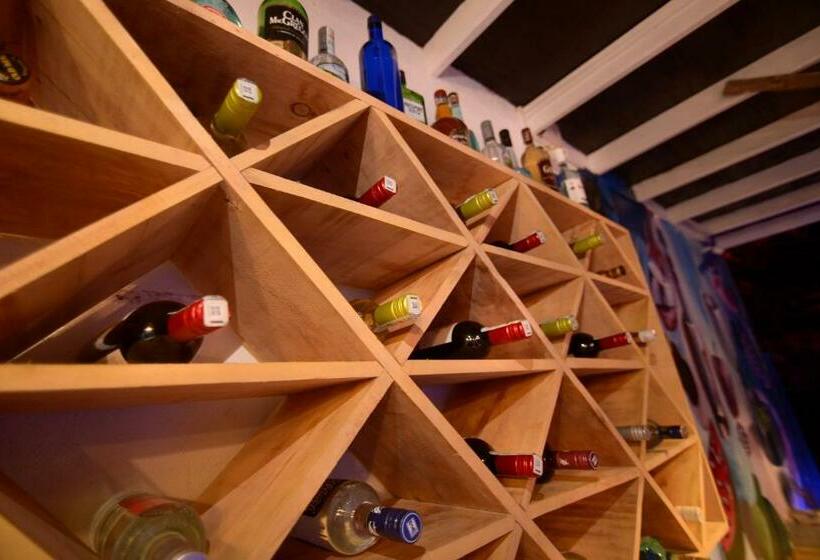 호텔 Palm Leaf Surf Cafe