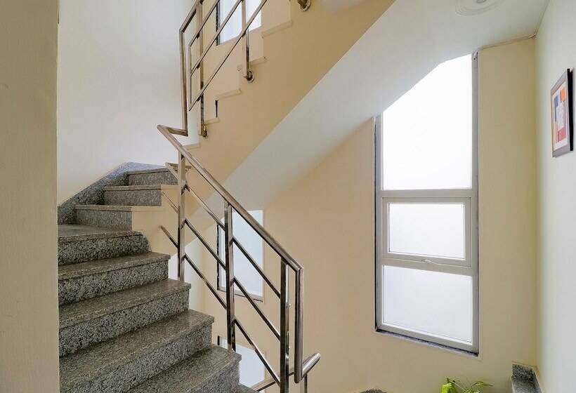 酒店 Treebo Rejoice 52   3km From Huda City Metro Station