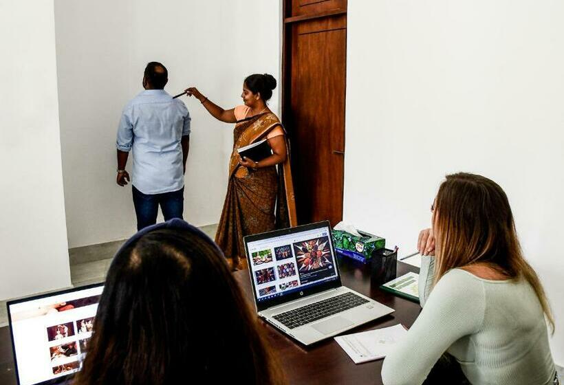 호텔 Velmarie 10 Days Beginners Ayurveda Course