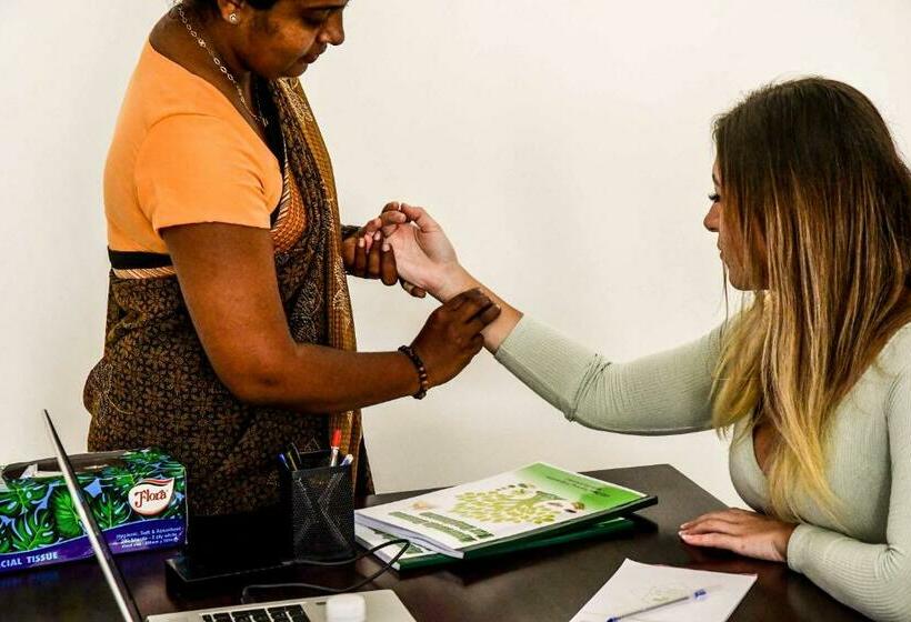 호텔 Velmarie 10 Days Beginners Ayurveda Course