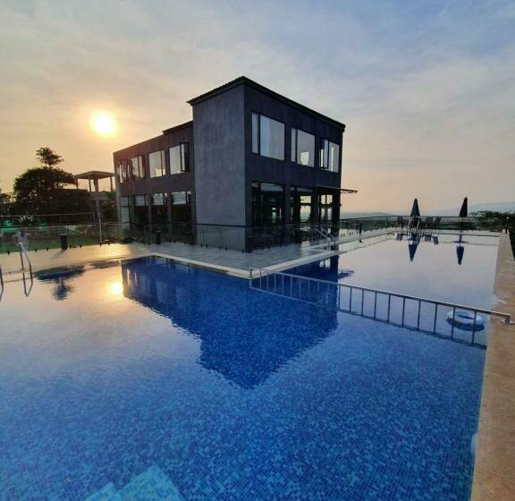 Paraiso Resort & Club