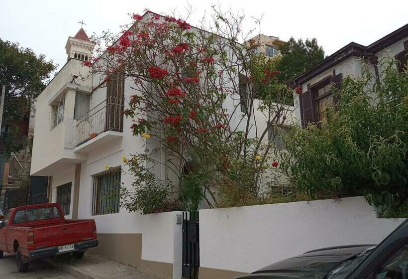 بنسيون Hostal Tres Casas