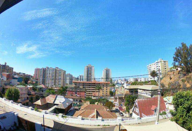 بنسيون Hostal Tres Casas