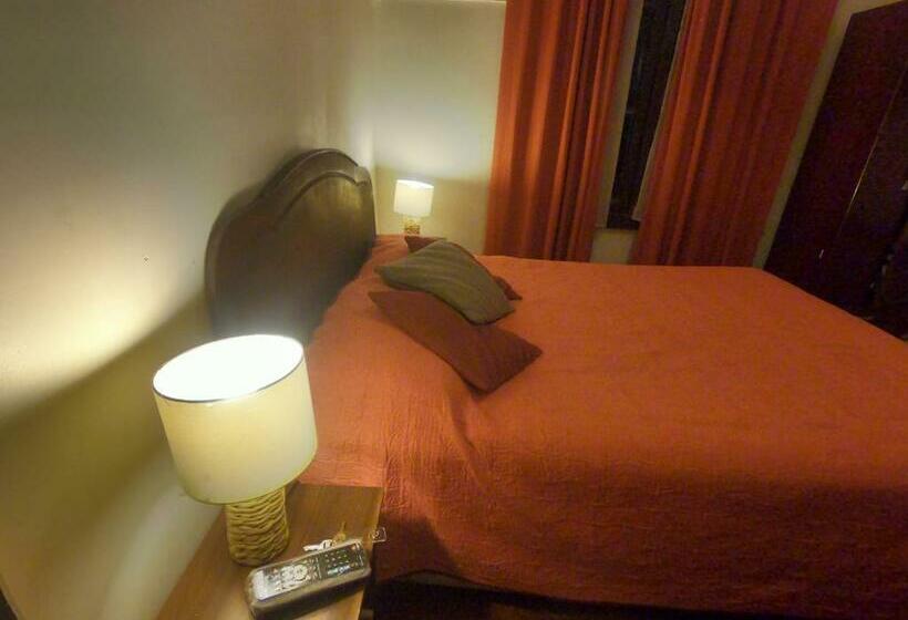 بنسيون Hostal Tres Casas