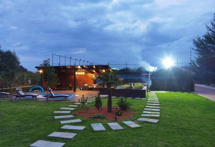 膳宿费 Janine Garden