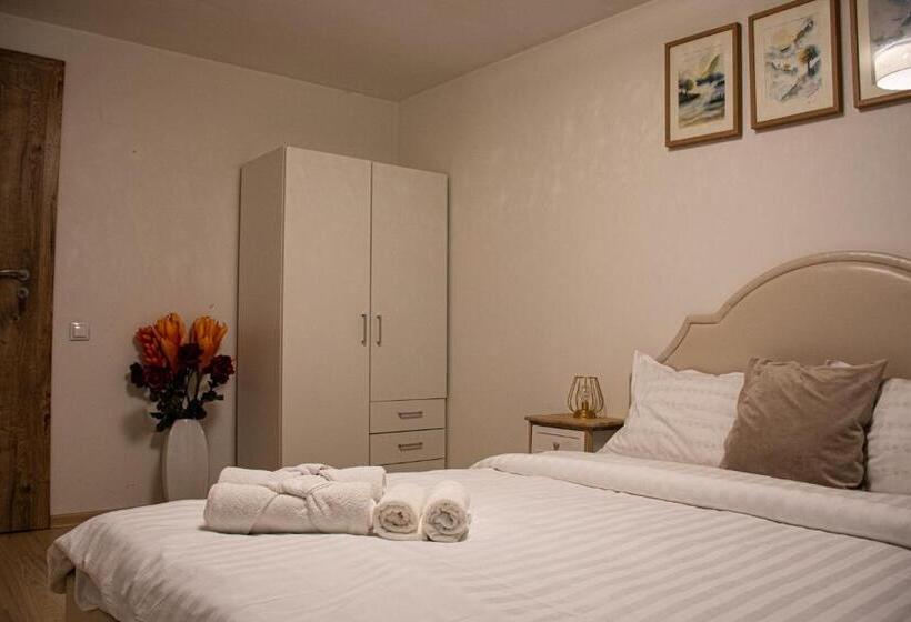 膳宿费 Janine Garden