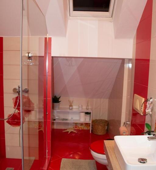 膳宿费 Janine Garden