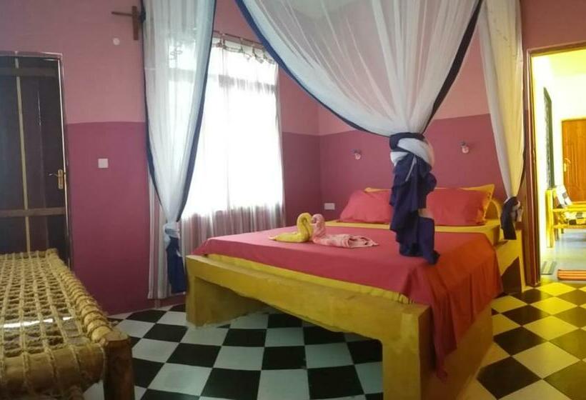 Пансион La Locanda Lodge   Apartment, 4 Double Rooms & Kitchen Near The Beach