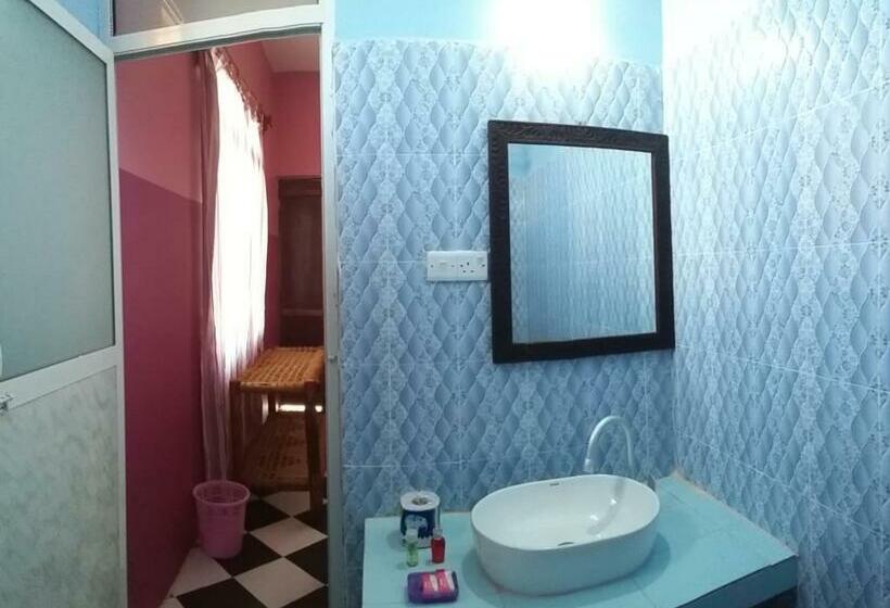 Пансион La Locanda Lodge   Apartment, 4 Double Rooms & Kitchen Near The Beach