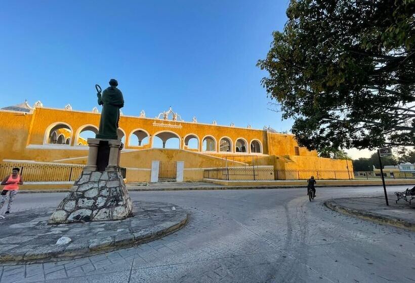 تختخواب و صبحانه Buenosdías Izamal